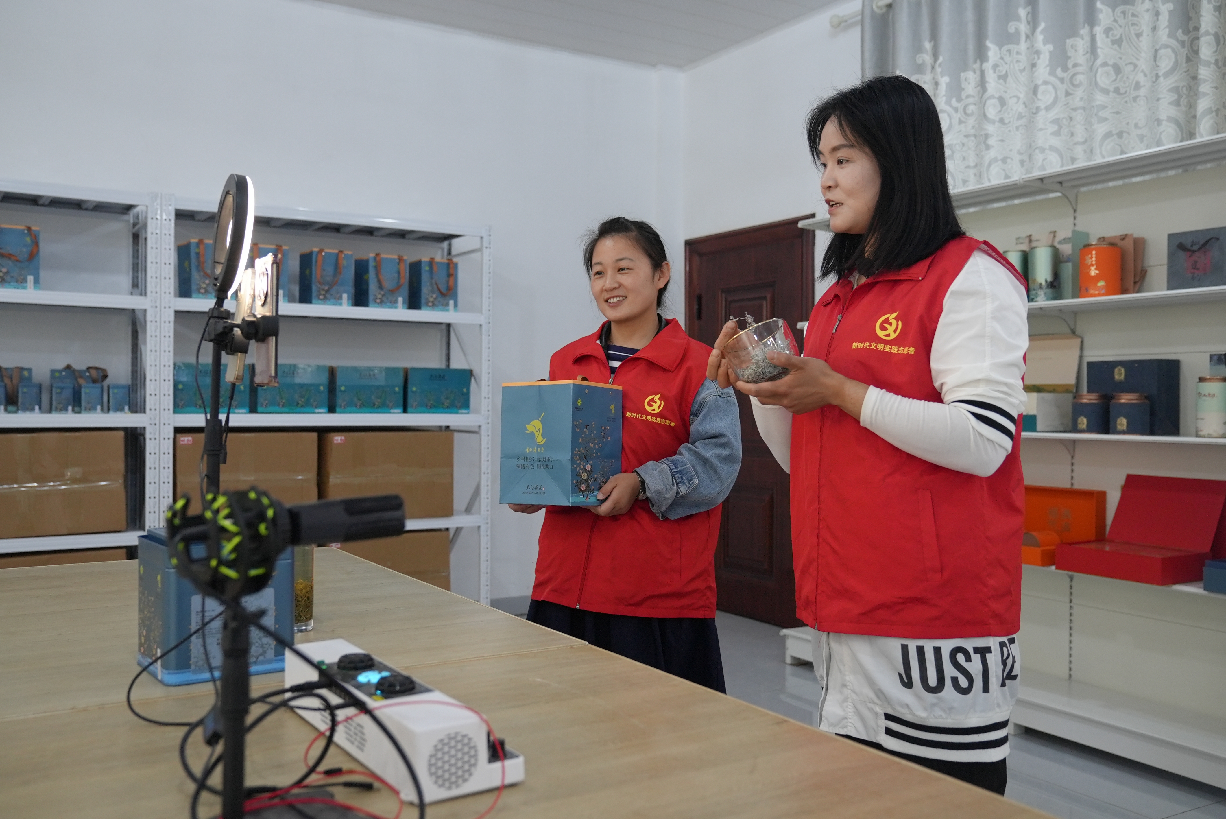 村官直播當銷售